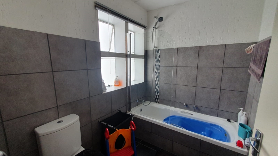3 Bedroom Property for Sale in Oakdene Gauteng