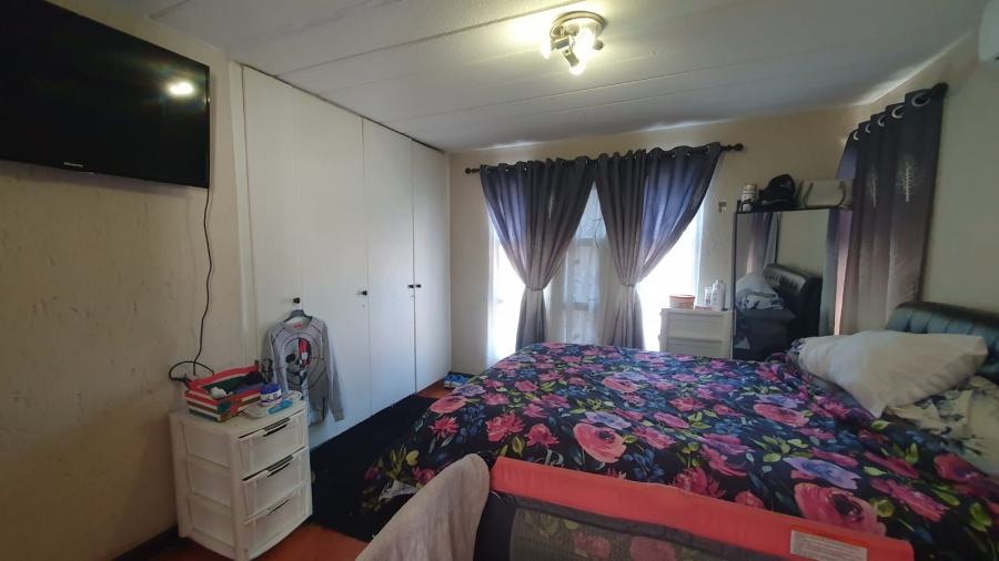 3 Bedroom Property for Sale in Oakdene Gauteng
