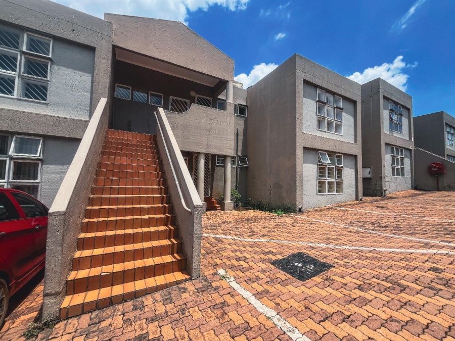 3 Bedroom Property for Sale in Oakdene Gauteng