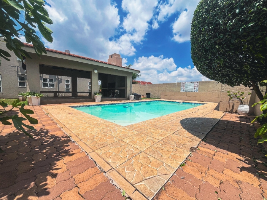 3 Bedroom Property for Sale in Oakdene Gauteng