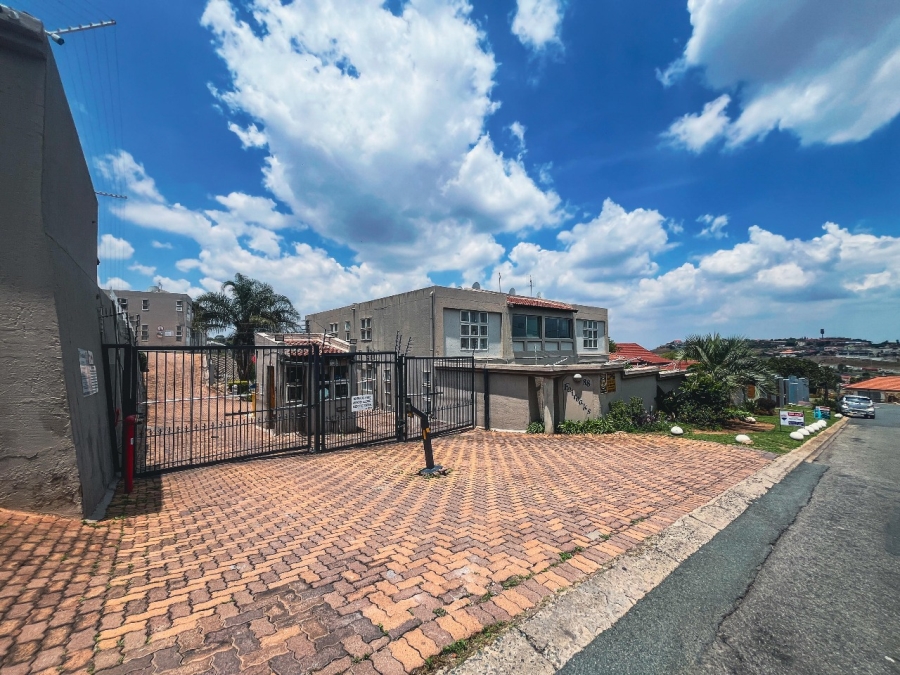 3 Bedroom Property for Sale in Oakdene Gauteng