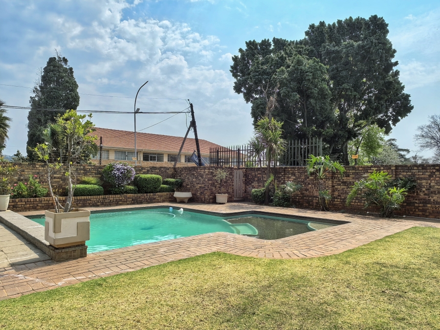 To Let 3 Bedroom Property for Rent in Fairland Gauteng