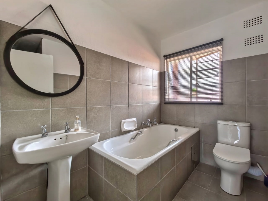 To Let 3 Bedroom Property for Rent in Fairland Gauteng