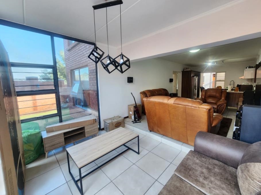 3 Bedroom Property for Sale in Glenvista Gauteng
