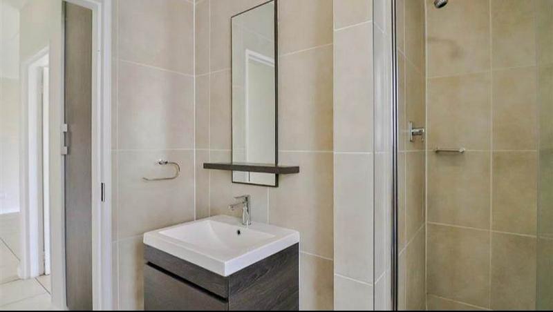 1 Bedroom Property for Sale in Oakdene Gauteng