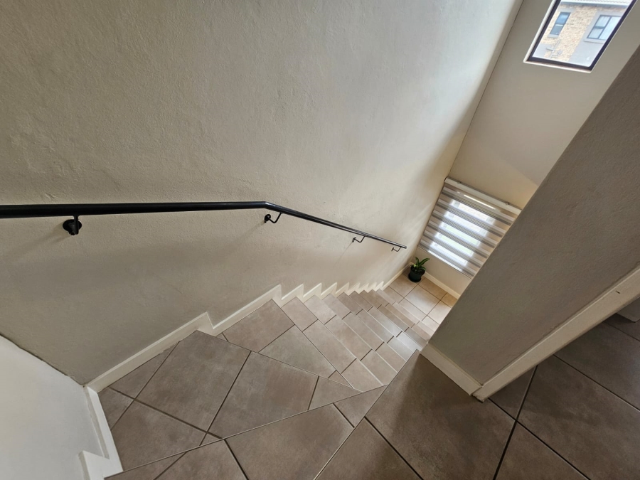 2 Bedroom Property for Sale in Albertsdal Gauteng