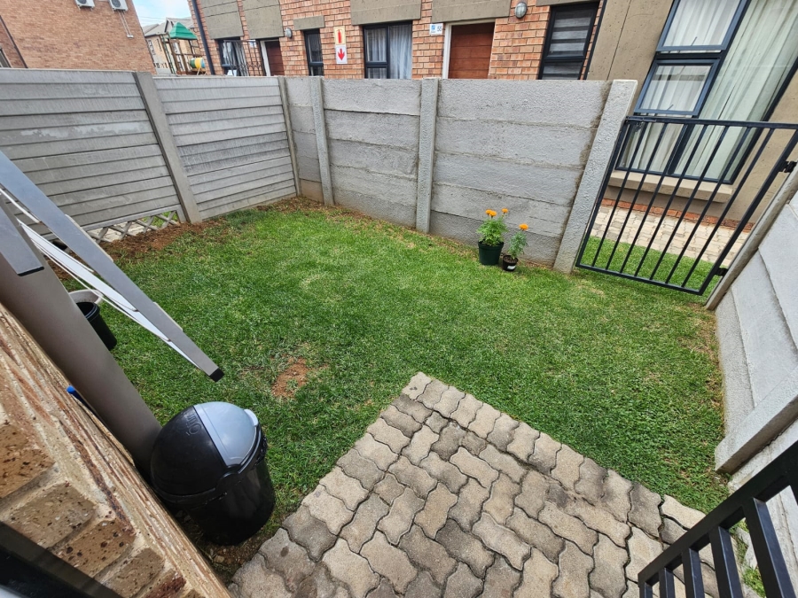 2 Bedroom Property for Sale in Albertsdal Gauteng