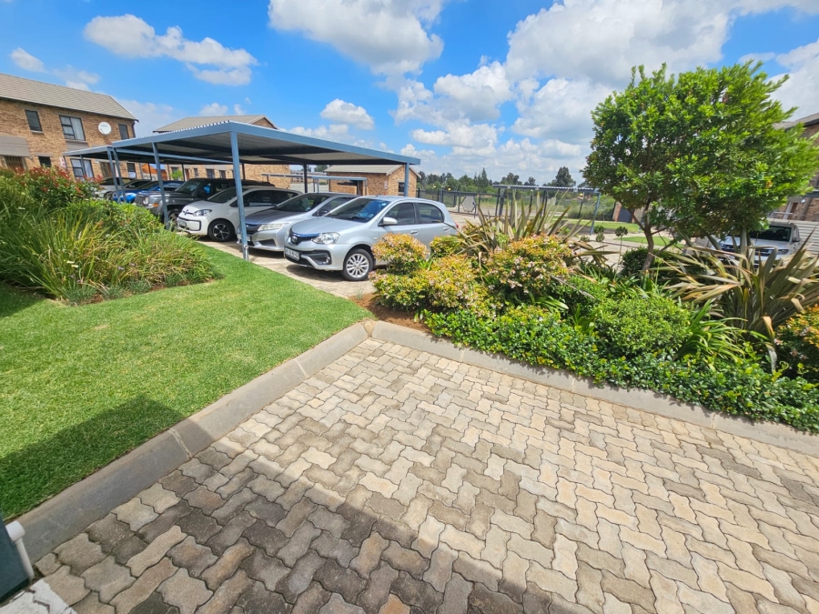 2 Bedroom Property for Sale in Albertsdal Gauteng