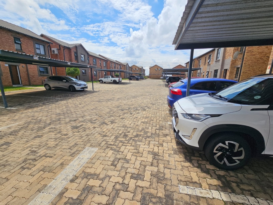 2 Bedroom Property for Sale in Albertsdal Gauteng