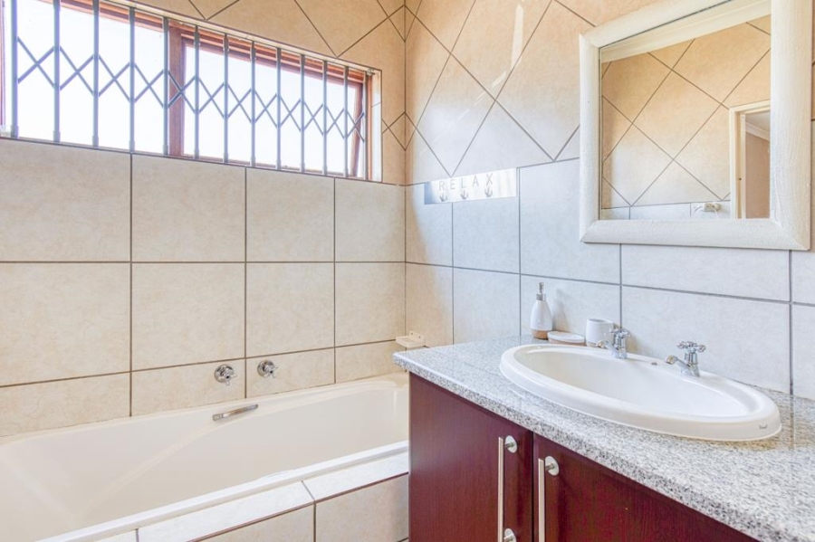 2 Bedroom Property for Sale in Meyersdal Gauteng