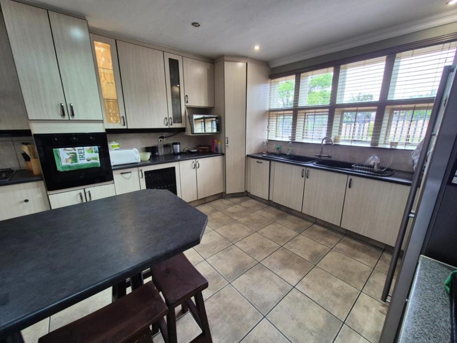 3 Bedroom Property for Sale in Brackendowns Gauteng