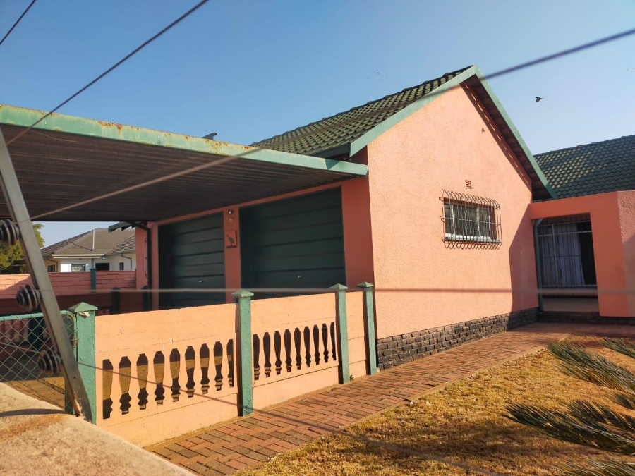 3 Bedroom Property for Sale in Helikonpark Gauteng