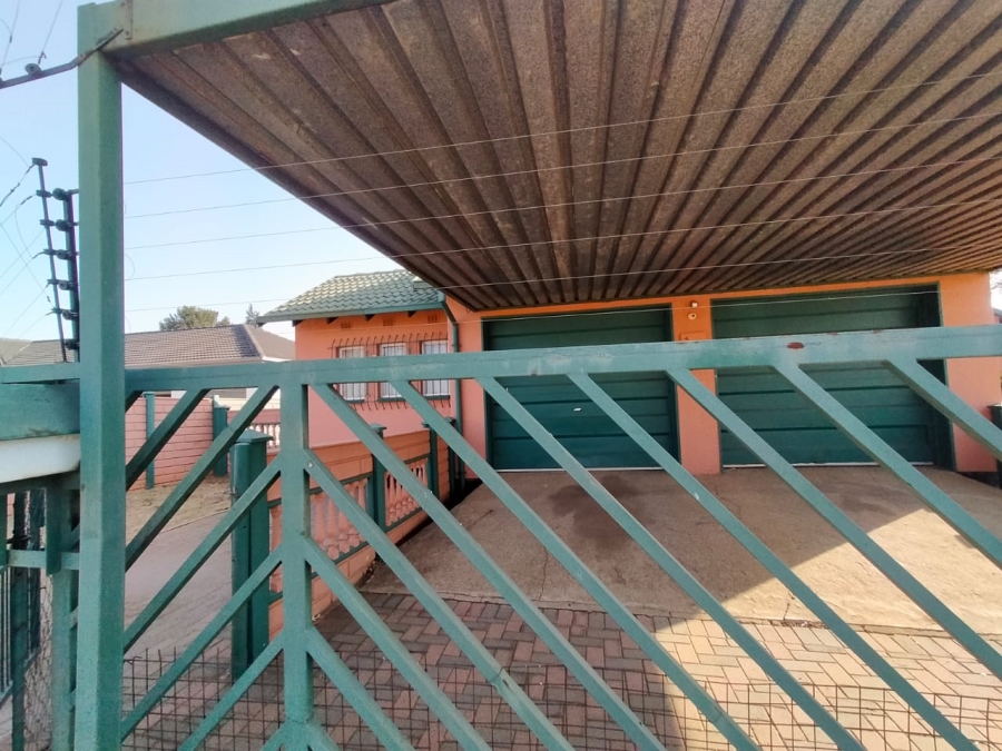 3 Bedroom Property for Sale in Helikonpark Gauteng