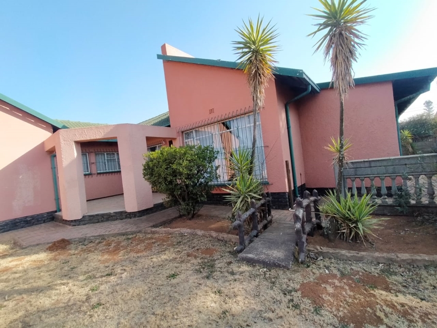 3 Bedroom Property for Sale in Helikonpark Gauteng