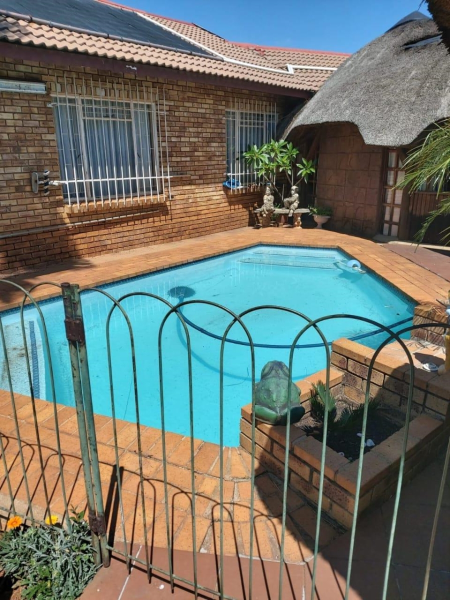 3 Bedroom Property for Sale in Westonaria Gauteng
