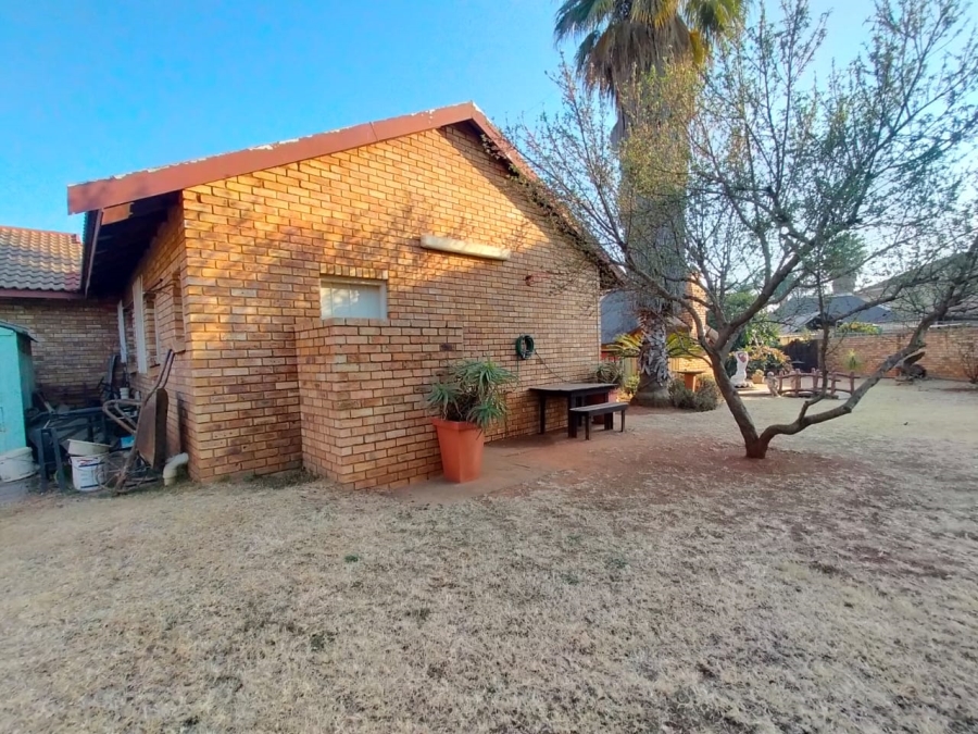 3 Bedroom Property for Sale in Westonaria Gauteng