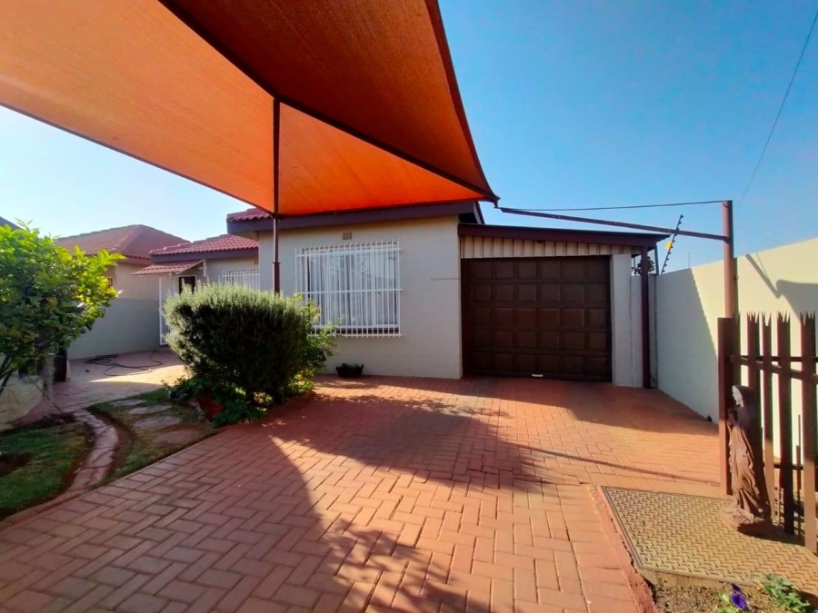 3 Bedroom Property for Sale in Eike Park Gauteng