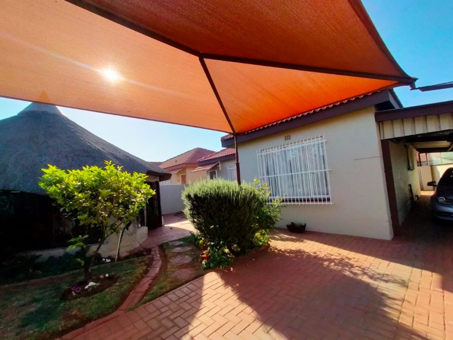3 Bedroom Property for Sale in Eike Park Gauteng