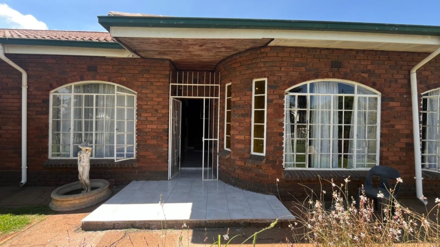 4 Bedroom Property for Sale in Helikonpark Gauteng