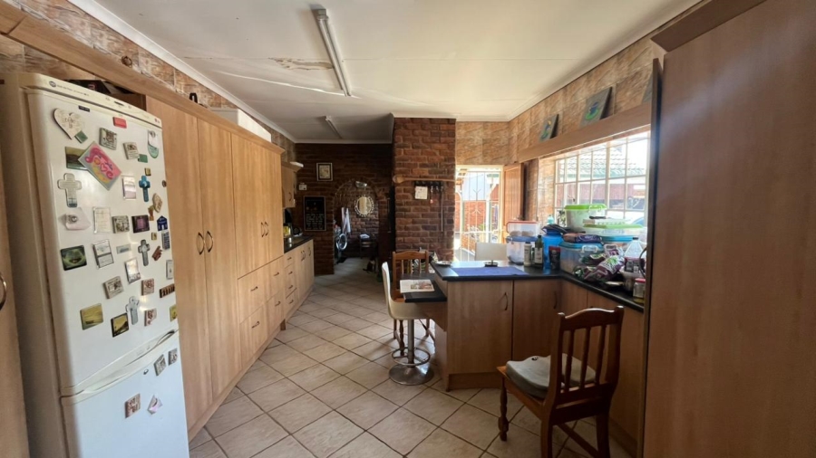 4 Bedroom Property for Sale in Helikonpark Gauteng