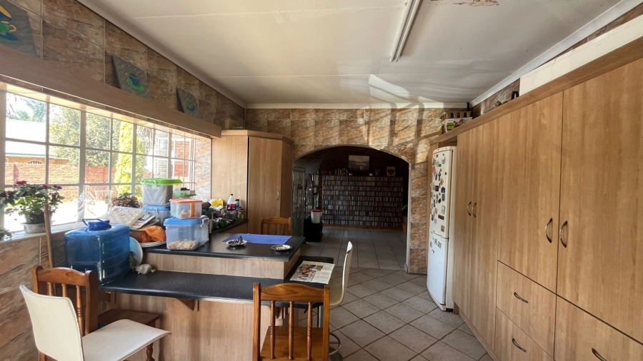 4 Bedroom Property for Sale in Helikonpark Gauteng