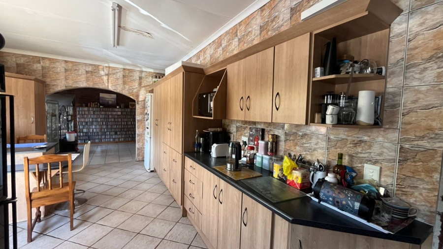 4 Bedroom Property for Sale in Helikonpark Gauteng