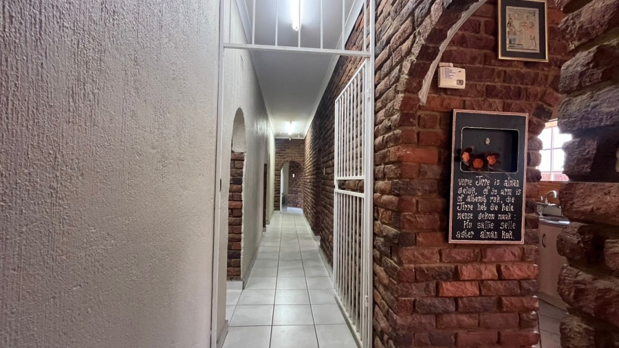 4 Bedroom Property for Sale in Helikonpark Gauteng