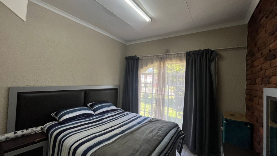 4 Bedroom Property for Sale in Helikonpark Gauteng