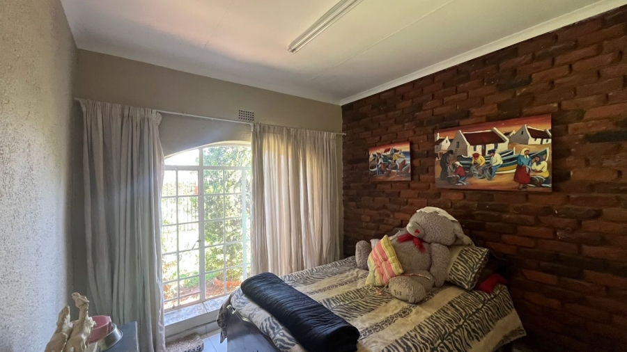 4 Bedroom Property for Sale in Helikonpark Gauteng