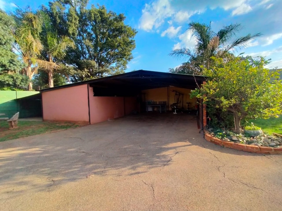 4 Bedroom Property for Sale in Helikonpark Gauteng