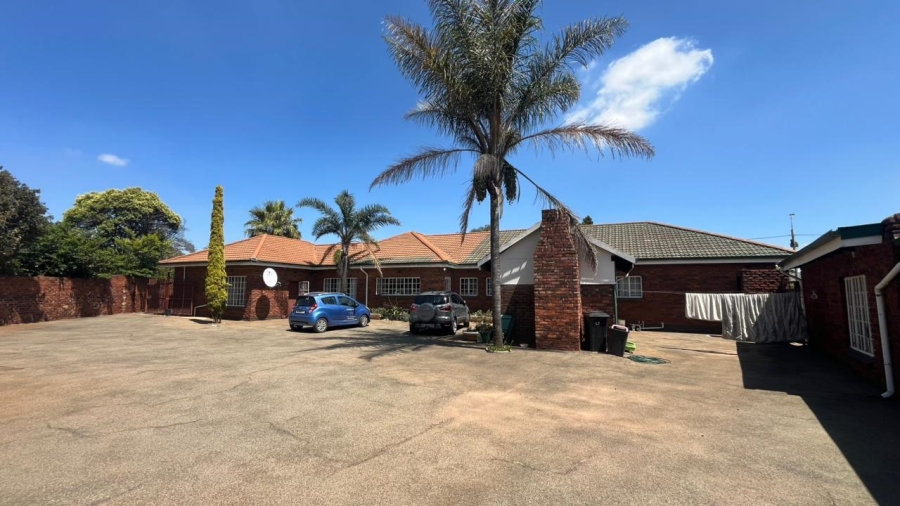 4 Bedroom Property for Sale in Helikonpark Gauteng