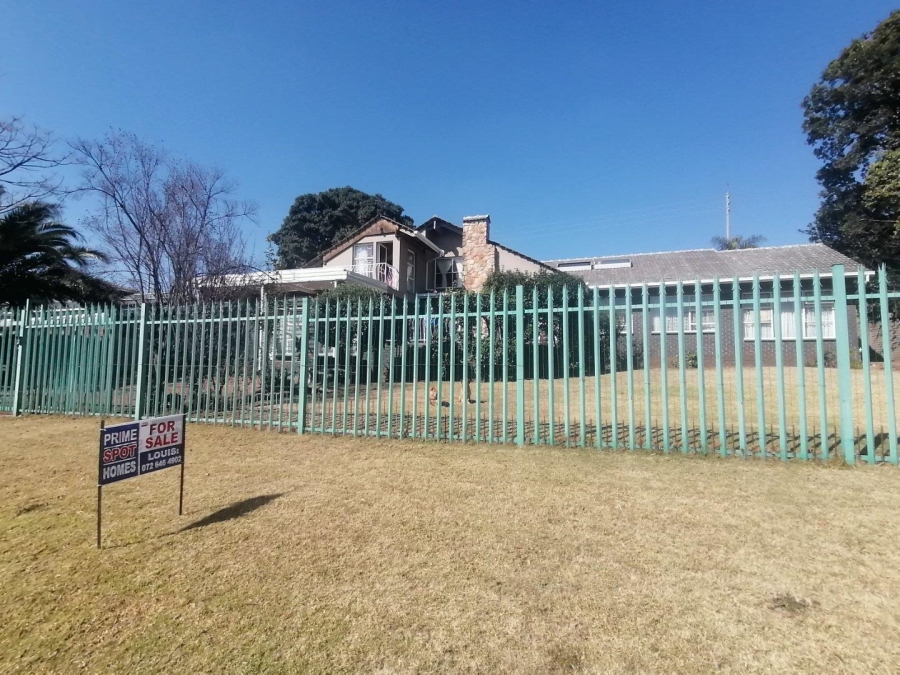 6 Bedroom Property for Sale in Rant En Dal Gauteng