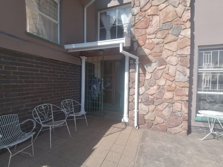 6 Bedroom Property for Sale in Rant En Dal Gauteng