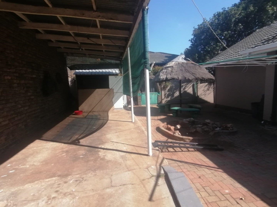 6 Bedroom Property for Sale in Rant En Dal Gauteng