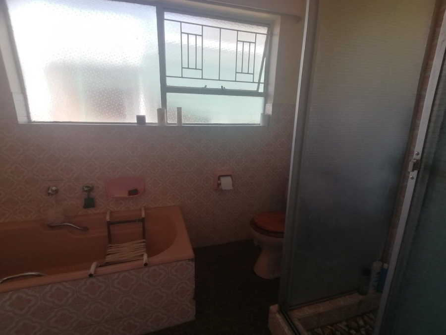 6 Bedroom Property for Sale in Rant En Dal Gauteng