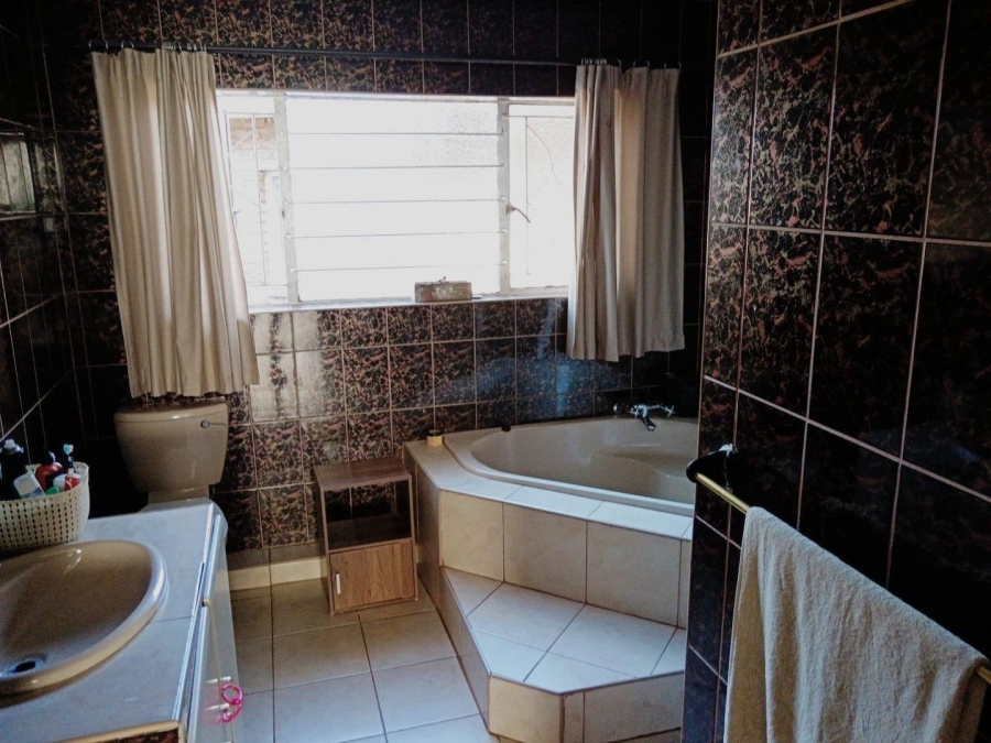 3 Bedroom Property for Sale in Greenhills Gauteng
