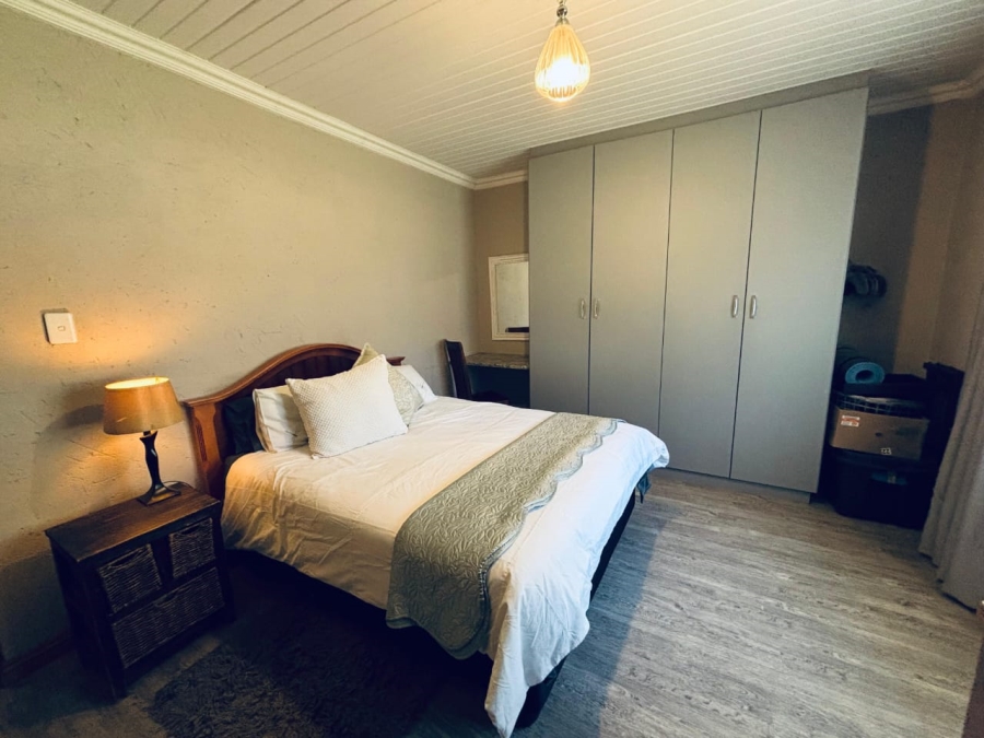 6 Bedroom Property for Sale in Wheatlands A H Gauteng