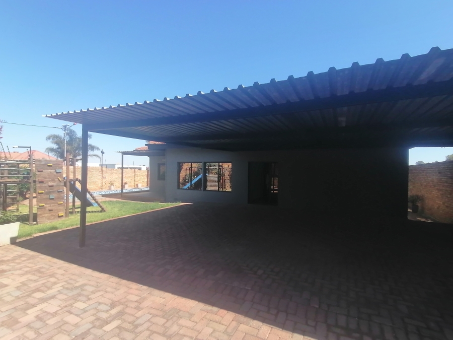 4 Bedroom Property for Sale in Monument Gauteng