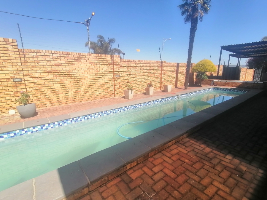 4 Bedroom Property for Sale in Monument Gauteng