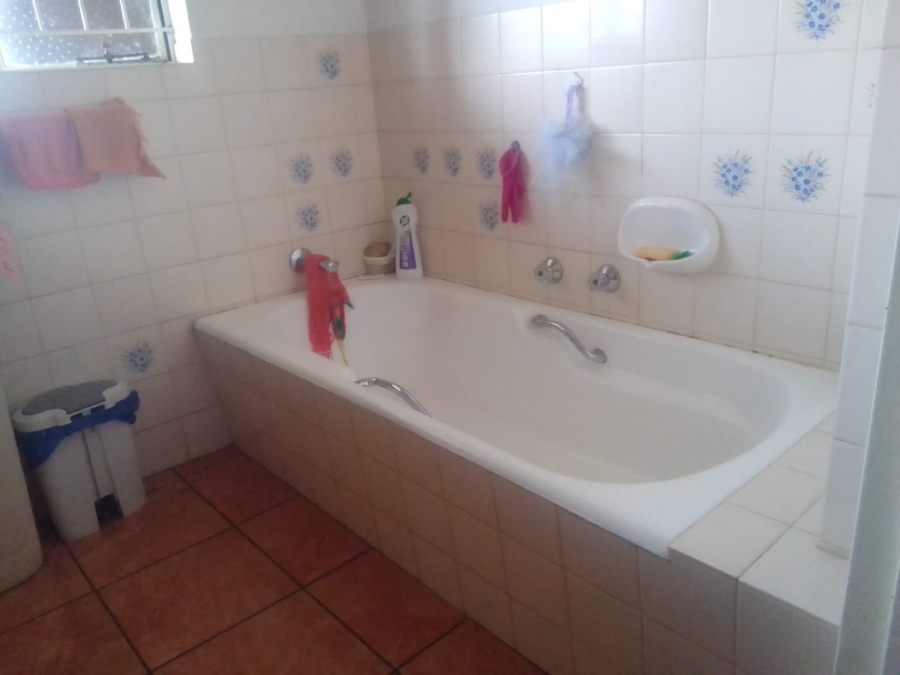 1 Bedroom Property for Sale in Lewisham Gauteng