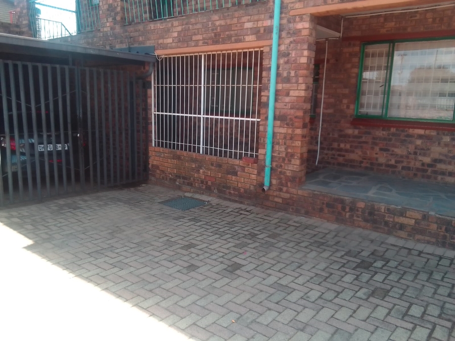 1 Bedroom Property for Sale in Lewisham Gauteng