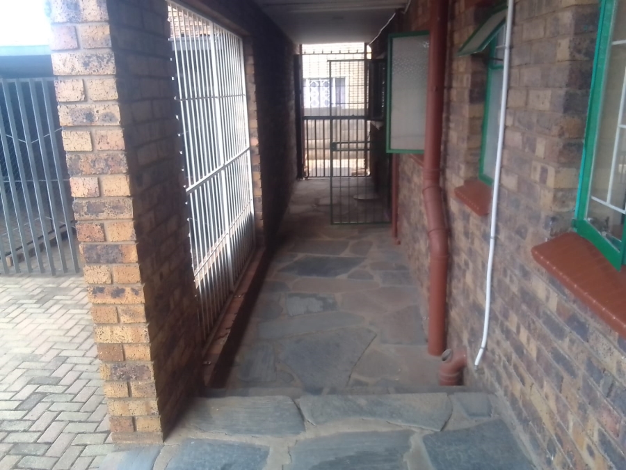 1 Bedroom Property for Sale in Lewisham Gauteng