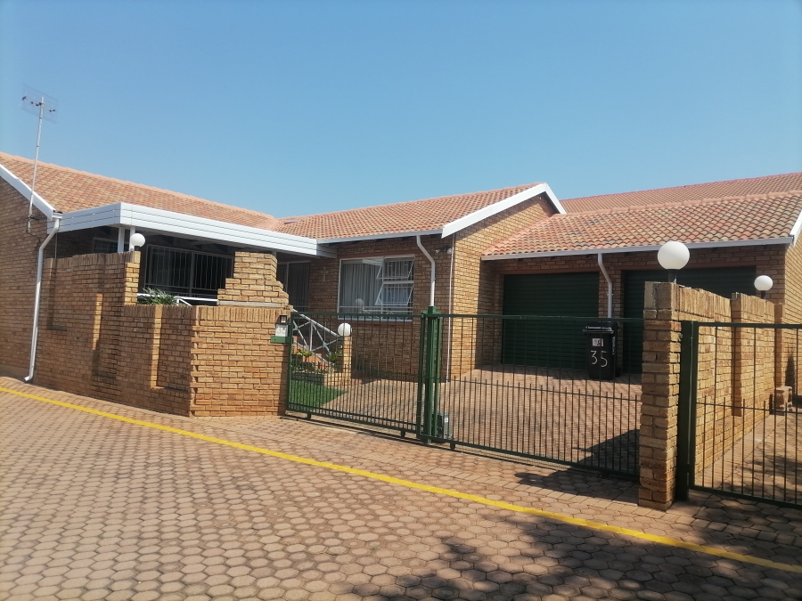 3 Bedroom Property for Sale in Noordheuwel Gauteng