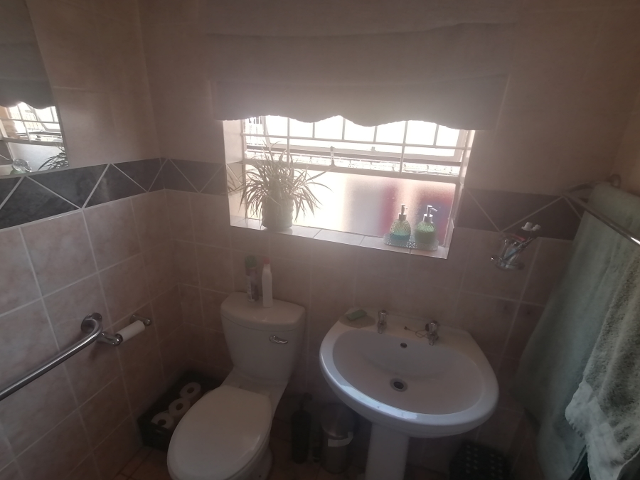 3 Bedroom Property for Sale in Noordheuwel Gauteng