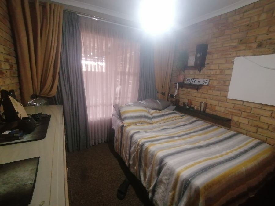 3 Bedroom Property for Sale in Noordheuwel Gauteng
