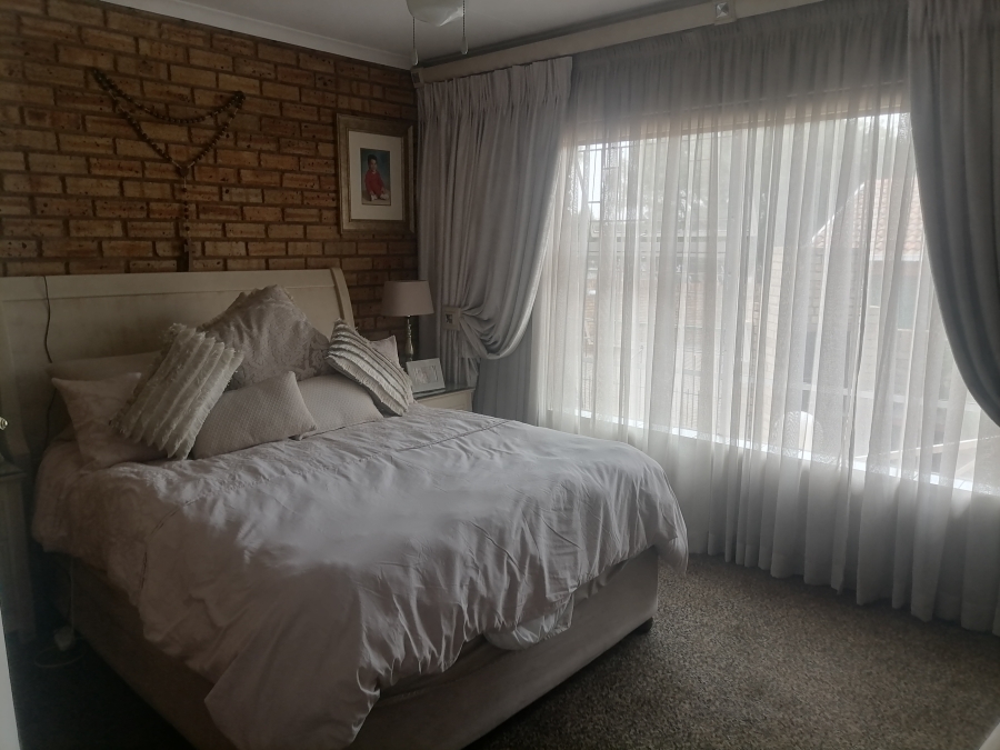3 Bedroom Property for Sale in Noordheuwel Gauteng
