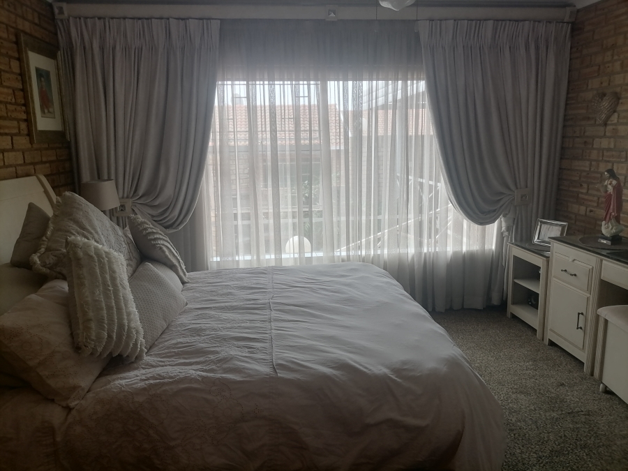 3 Bedroom Property for Sale in Noordheuwel Gauteng