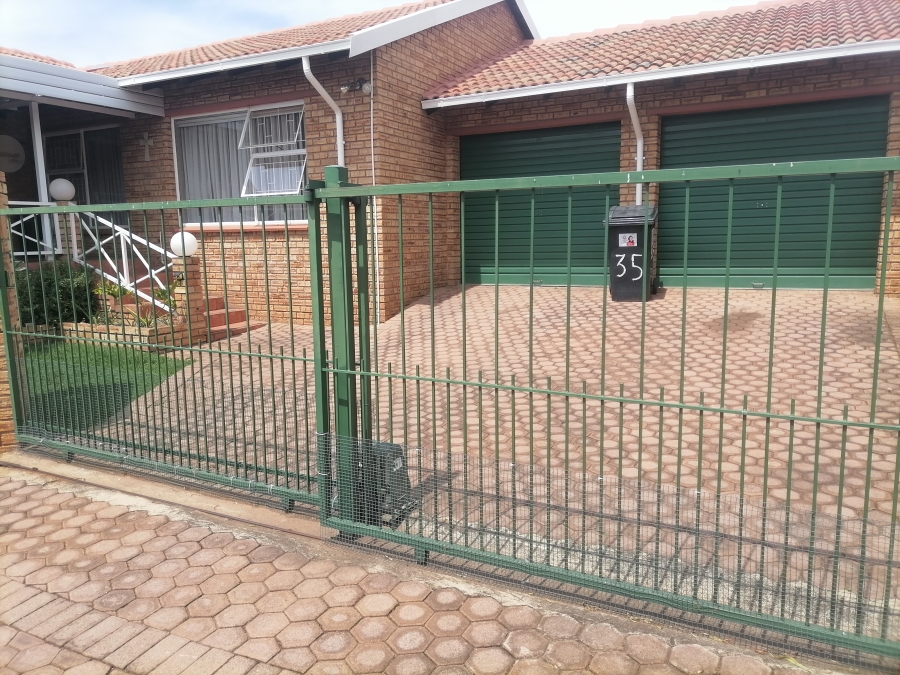 3 Bedroom Property for Sale in Noordheuwel Gauteng