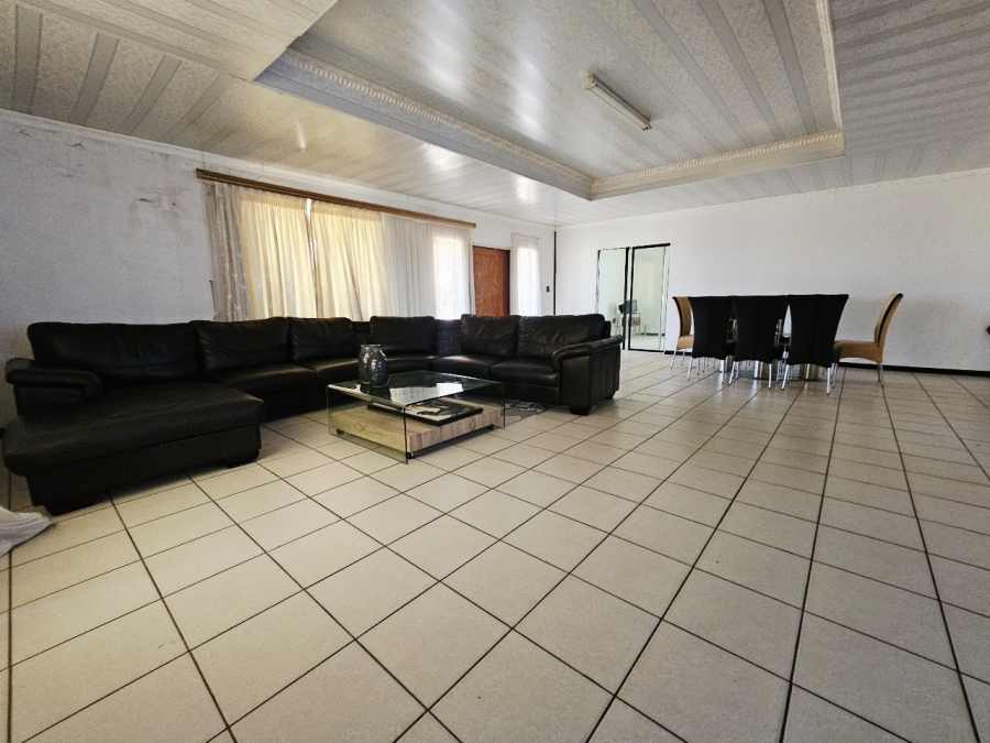 5 Bedroom Property for Sale in Hillside Gauteng