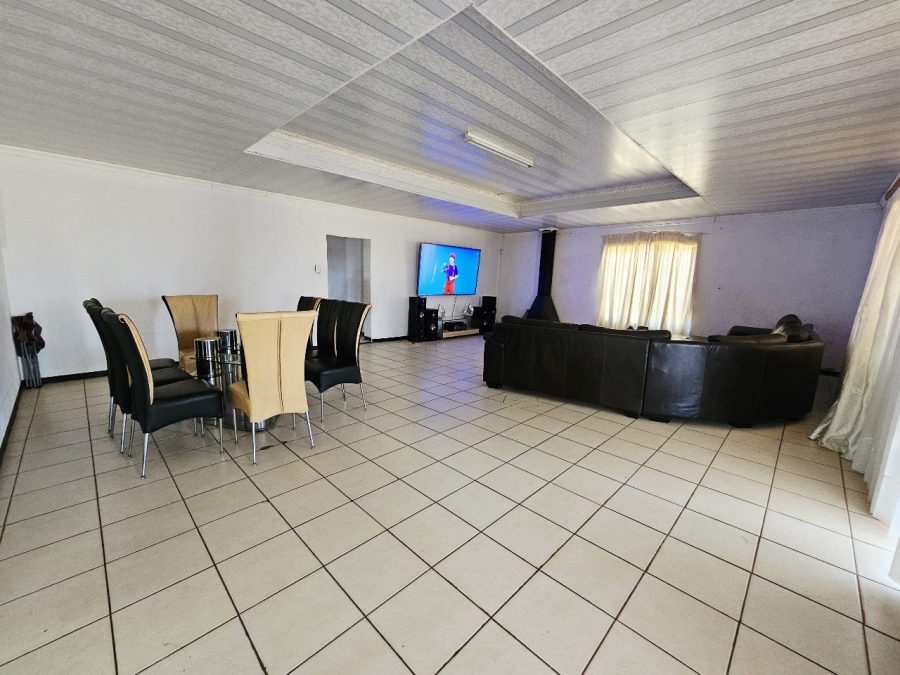 5 Bedroom Property for Sale in Hillside Gauteng